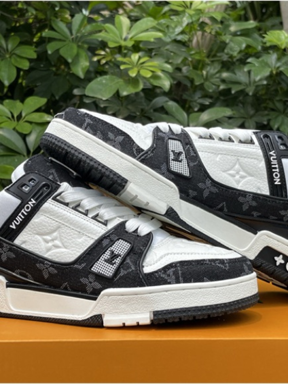 Louis Vuitton Trainers - Picture 8 of 9